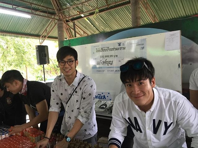 แก๊งบุญ แท็กทีมทำบุญบริจาคทุนการศึกษาให้เด็กๆ